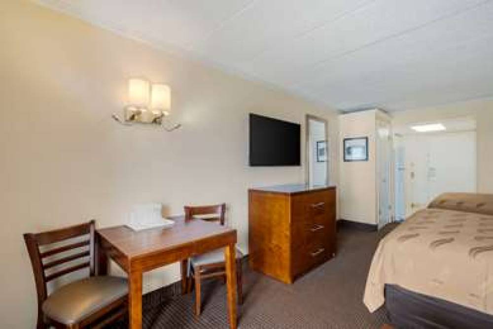 QUALITY INN AND SUITES OCEANBLOCK 10