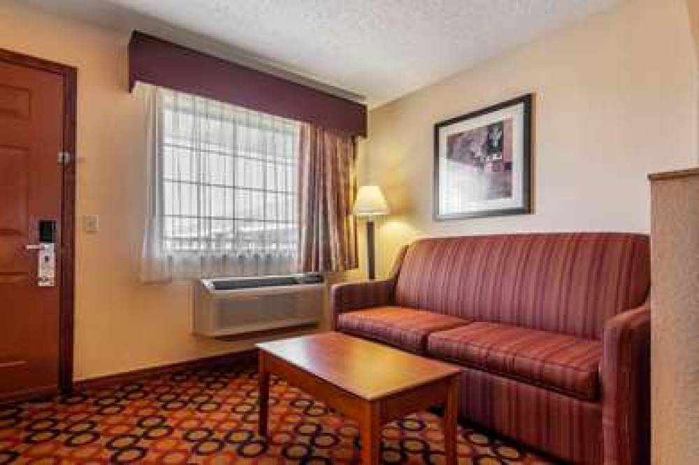 QUALITY INN AND SUITES OWASSO US-16 10