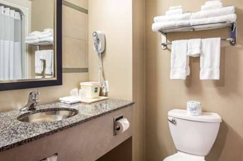 Quality Inn And Suites Petawawa 10