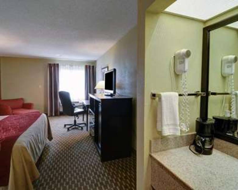 QUALITY INN AND SUITES PINE BLUFF 9