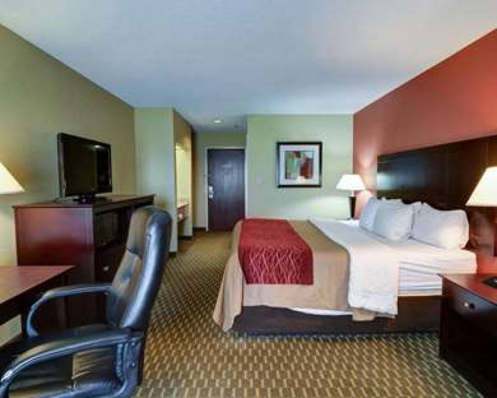 QUALITY INN AND SUITES PINE BLUFF 3