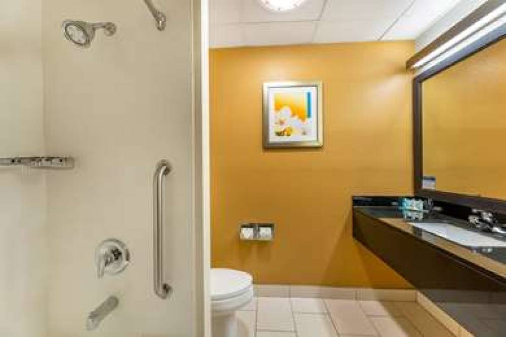 QUALITY INN AND SUITES SANDUSKY 2