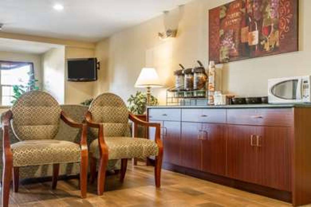 QUALITY INN AND SUITES SANTA ROSA 8