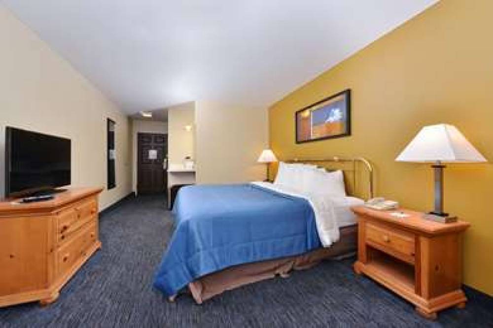 QUALITY INN AND SUITES SHAWANO 5