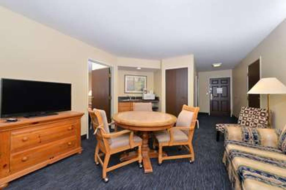 QUALITY INN AND SUITES SHAWANO 6