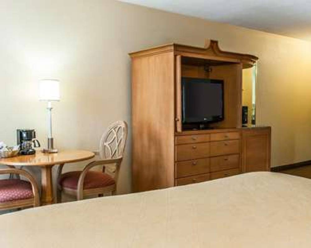 Quality Inn And Suites Shelbyville 8