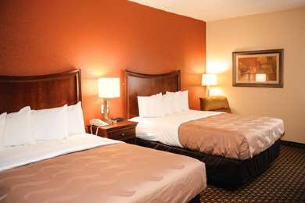 Quality Inn And Suites Starlite Village Conference 7