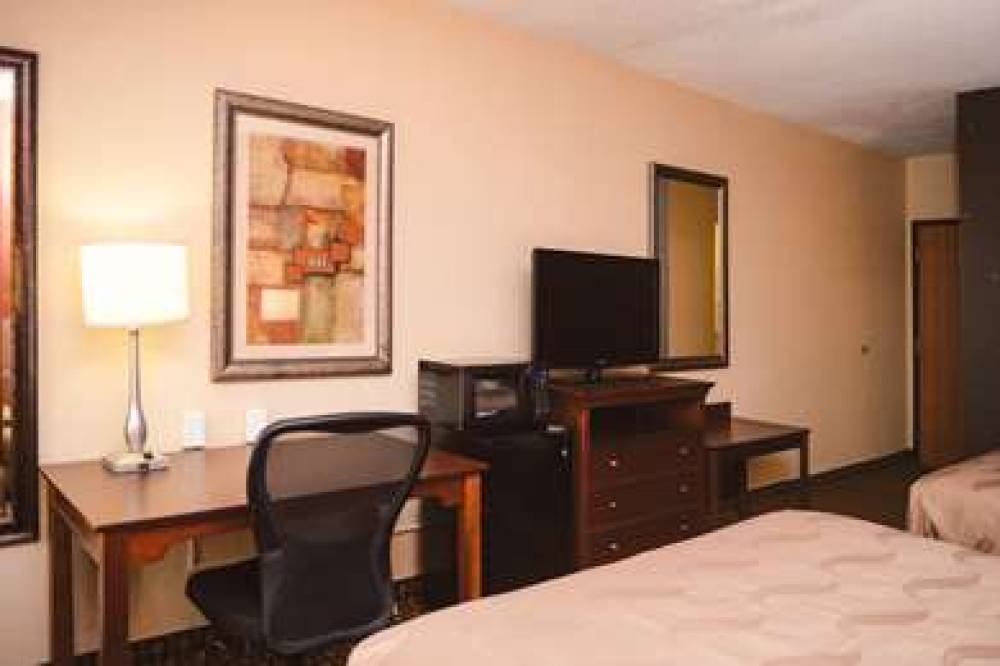 Quality Inn And Suites Starlite Village Conference 8