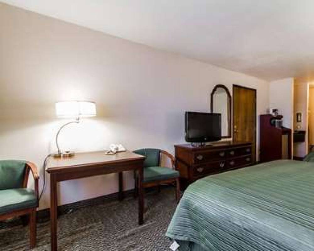 Quality Inn And Suites Stoughton 10