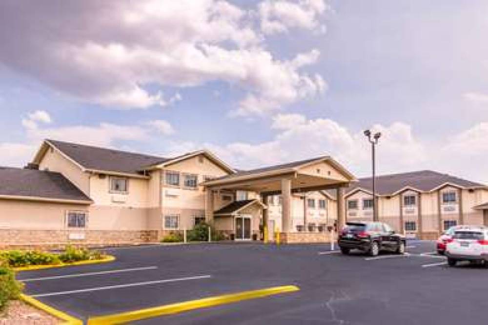 QUALITY INN AND SUITES UNIVERSITY 4