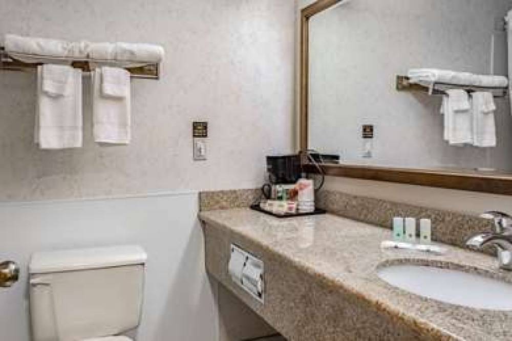 QUALITY INN AND SUITES VANCOUVER NO 10