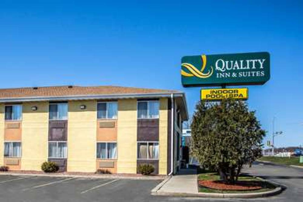 Quality Inn And Suites West Bend 2