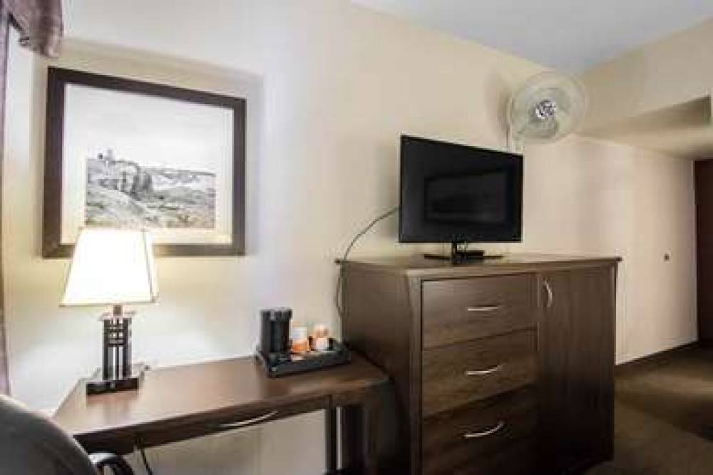 QUALITY INN AND SUITES YELLOWKNIFE 10