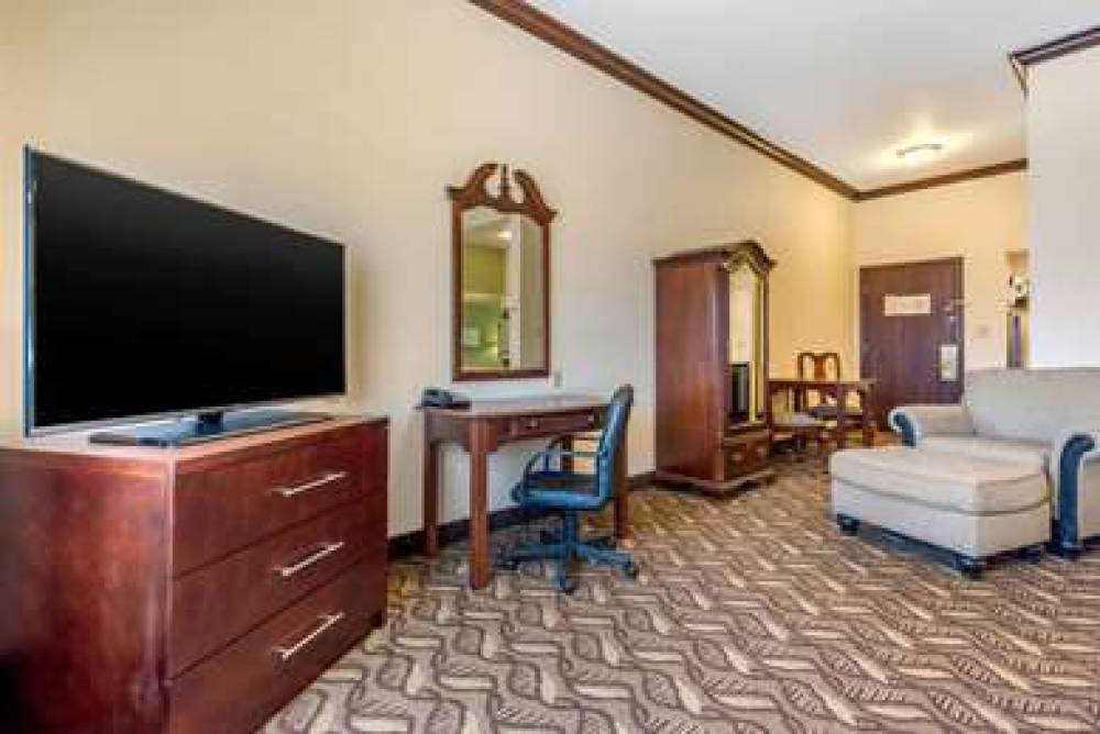 QUALITY INN AND SUITES ZANESVILLE 6