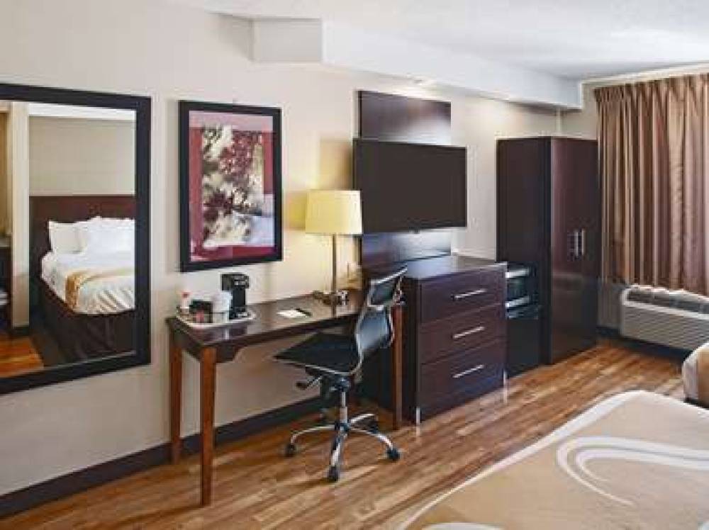 QUALITY INN BENTONVILLE-ROGERS 4