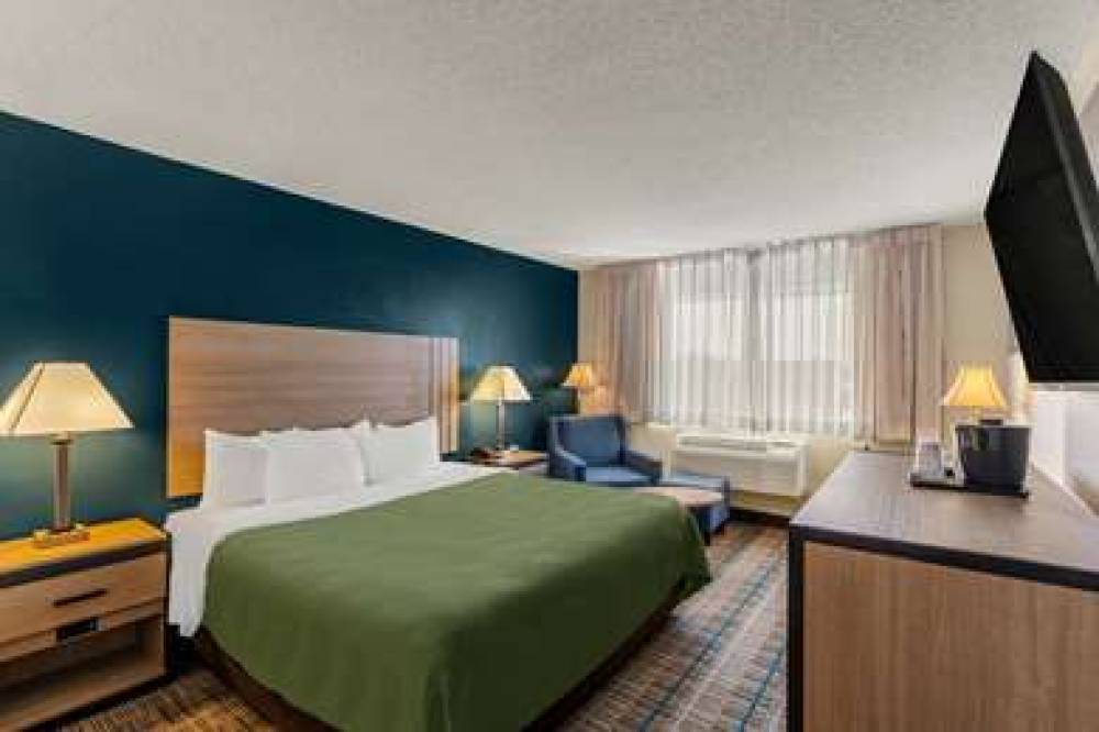 QUALITY INN DENVER NORTHEAST BRIGHT 7