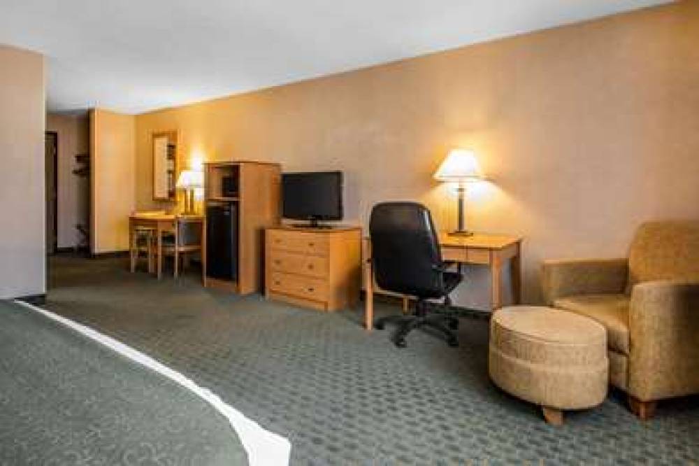 Quality Inn Dubuque Near Galena And Hwy 20 4