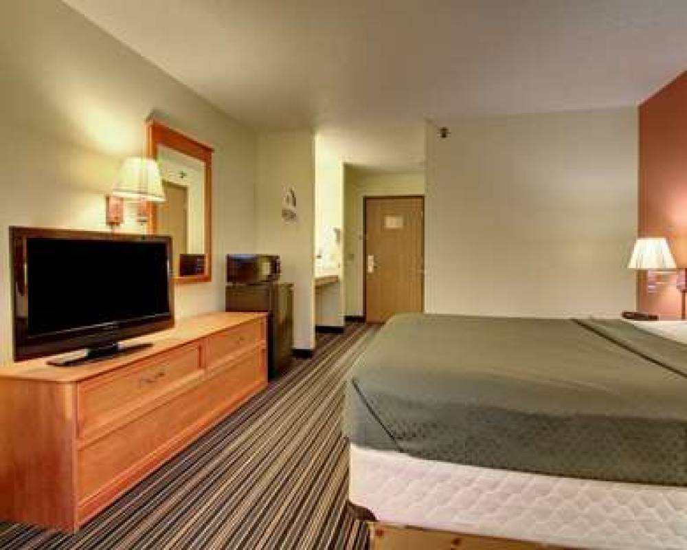 QUALITY INN INDIANOLA 8