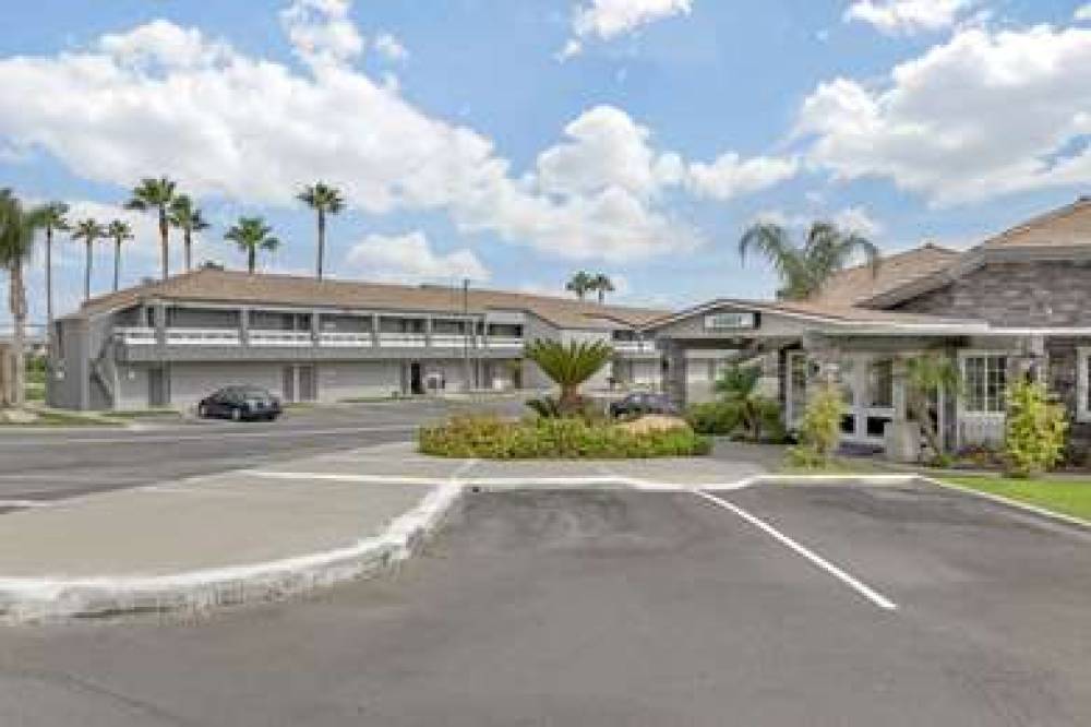 QUALITY INN KETTLEMAN CITY NEAR HWY 7