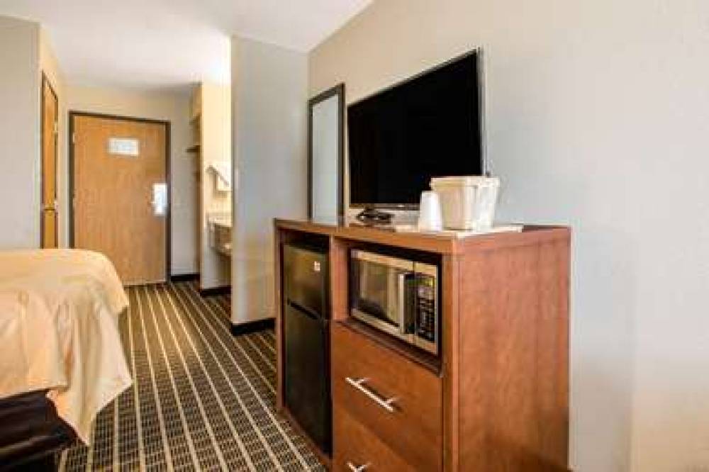 Quality Inn Madison West Near University Area 9