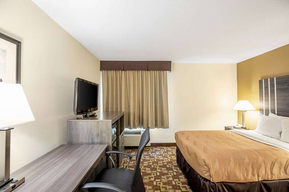 QUALITY INN MILWAUKEE ROUTE 45 10