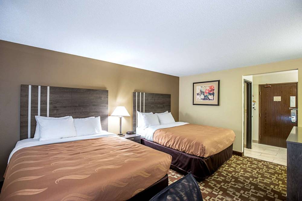 QUALITY INN MILWAUKEE ROUTE 45 6