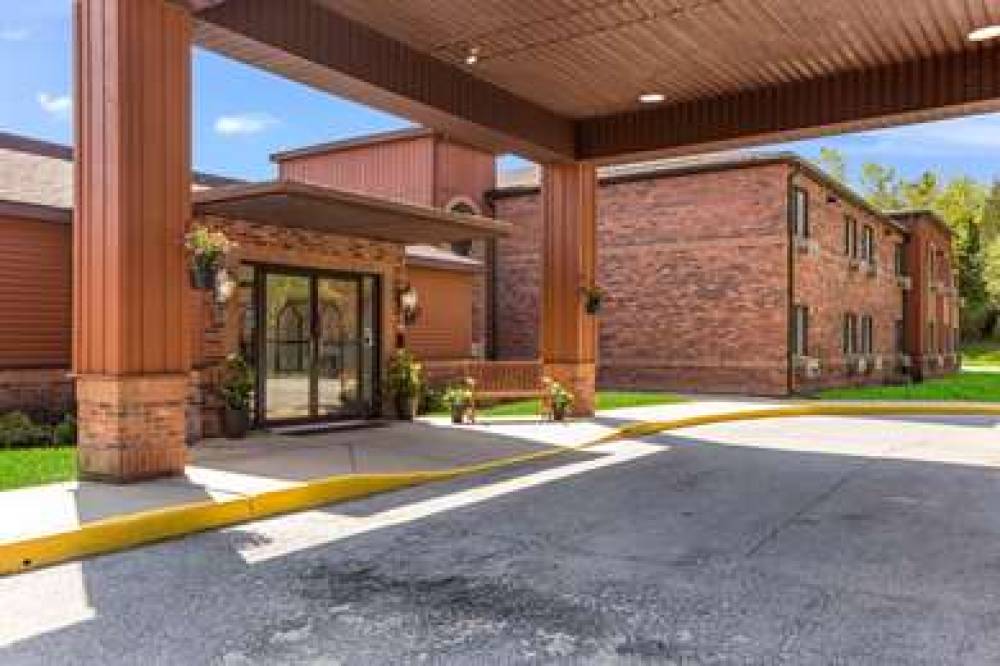 QUALITY INN PETOSKEY-HARBOR SPRINGS 2