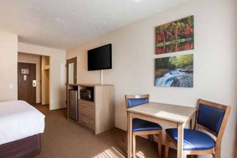 QUALITY INN PETOSKEY-HARBOR SPRINGS 10