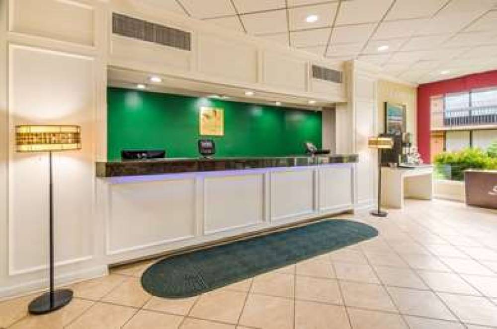 Quality Inn Roanoke Airport 8