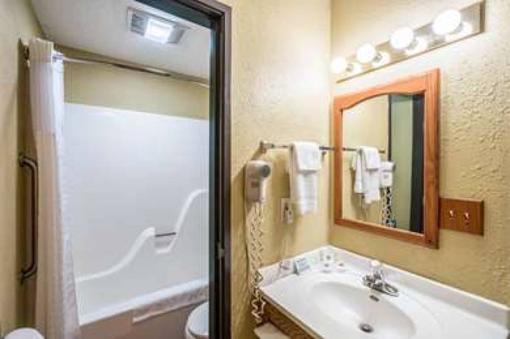 QUALITY INN SCOTTSBLUFF 8