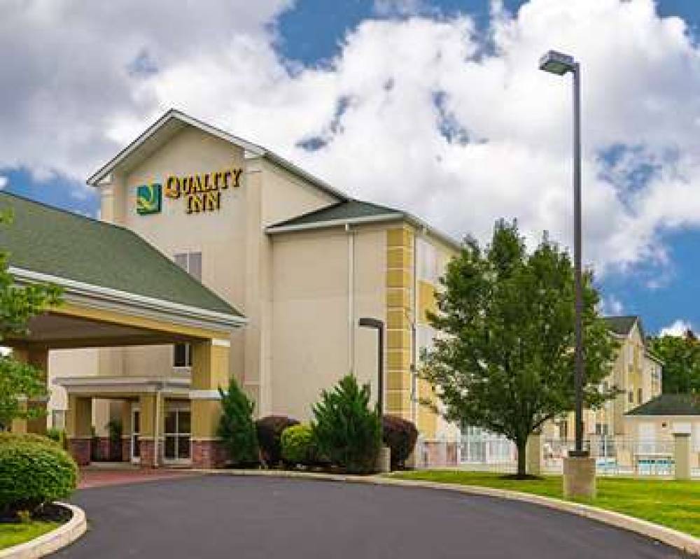 QUALITY INN SPRING MILLS MART 3