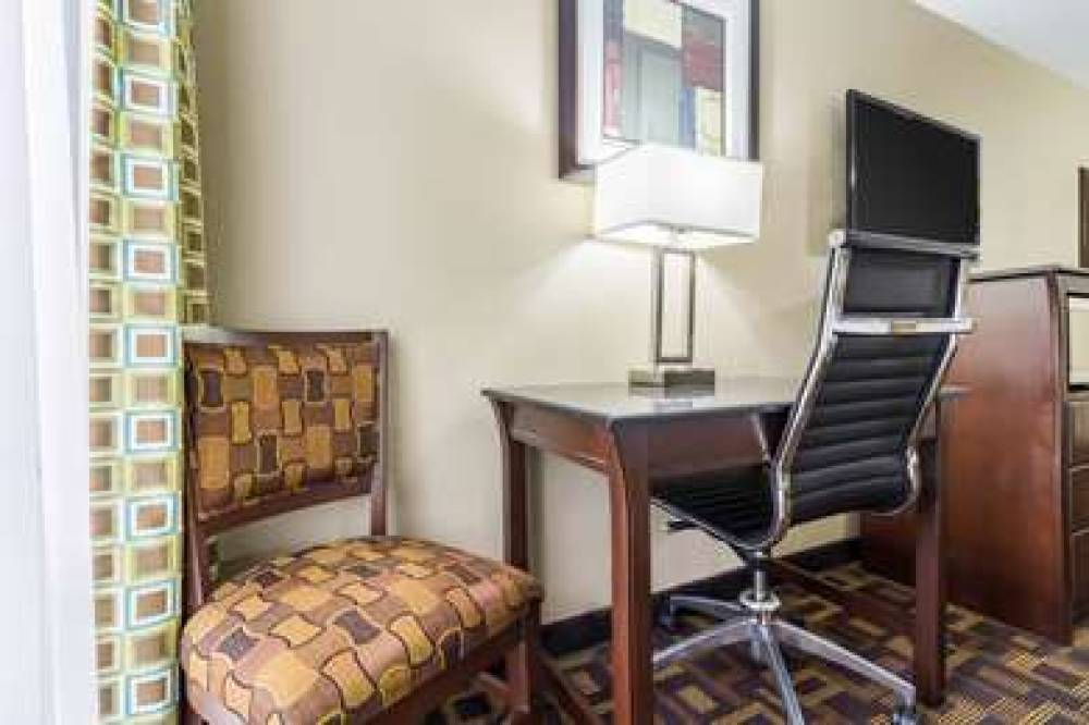 Quality Inn & Suites Arden Hills - Saint Paul North 8