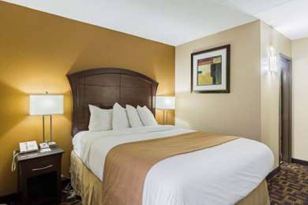 Quality Inn & Suites Arden Hills - Saint Paul North 10