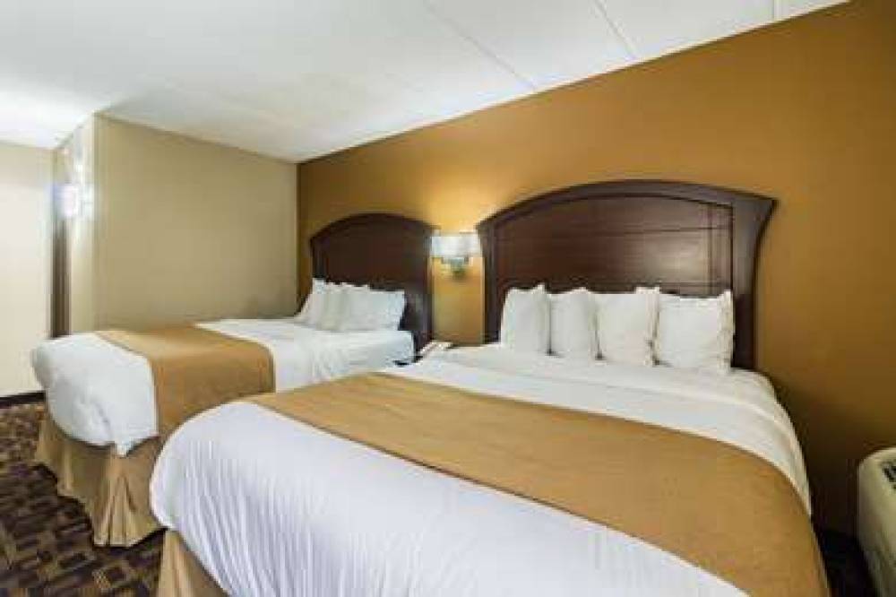 Quality Inn & Suites Arden Hills - Saint Paul North 7