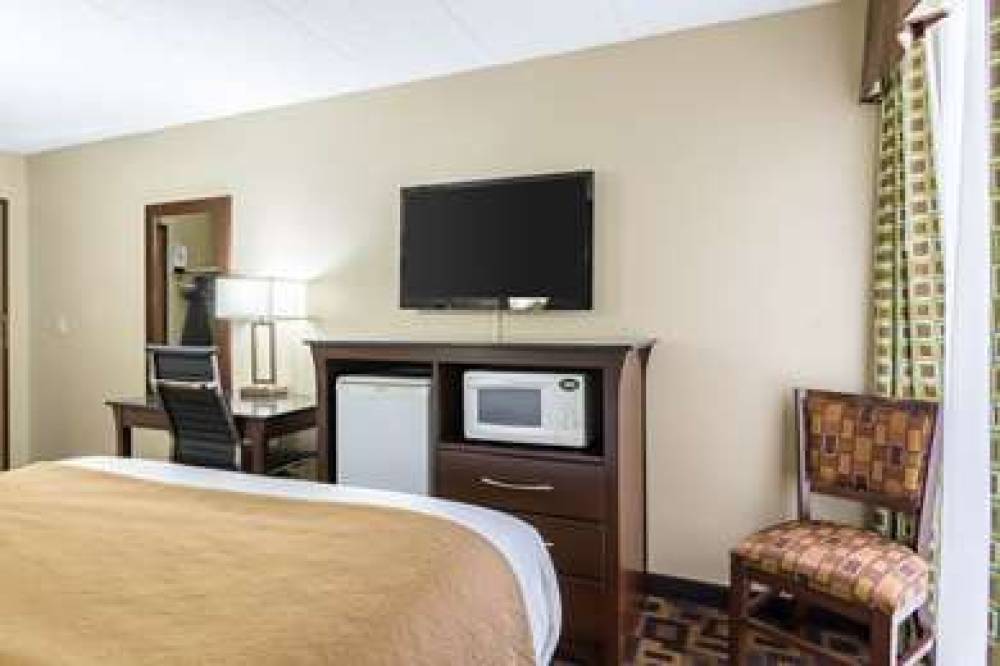 Quality Inn & Suites Arden Hills - Saint Paul North 9