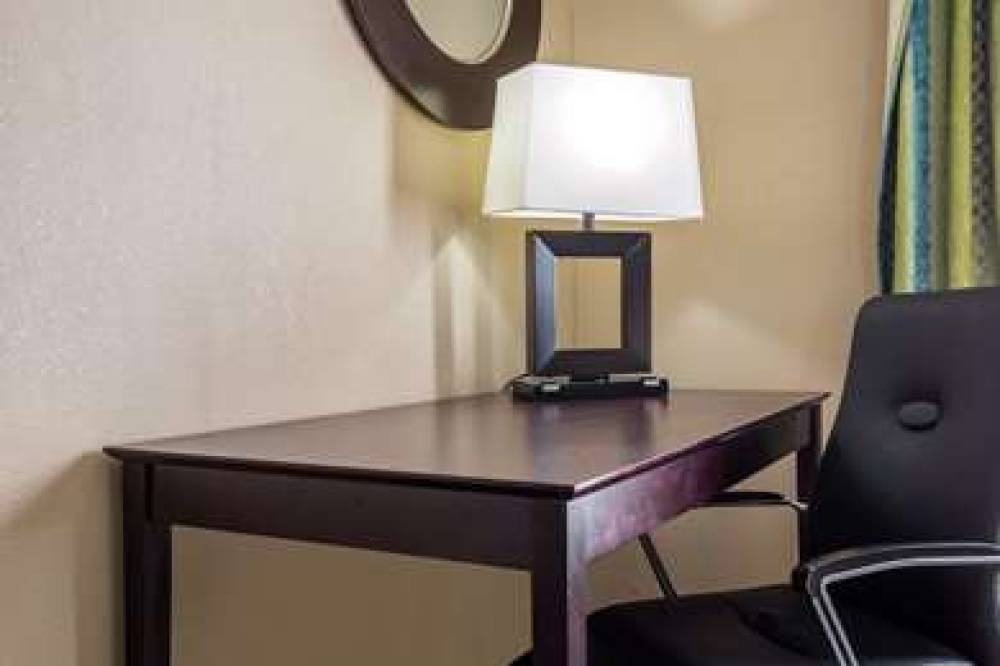 QUALITY INN & SUITES ARNOLD - ST LO 10