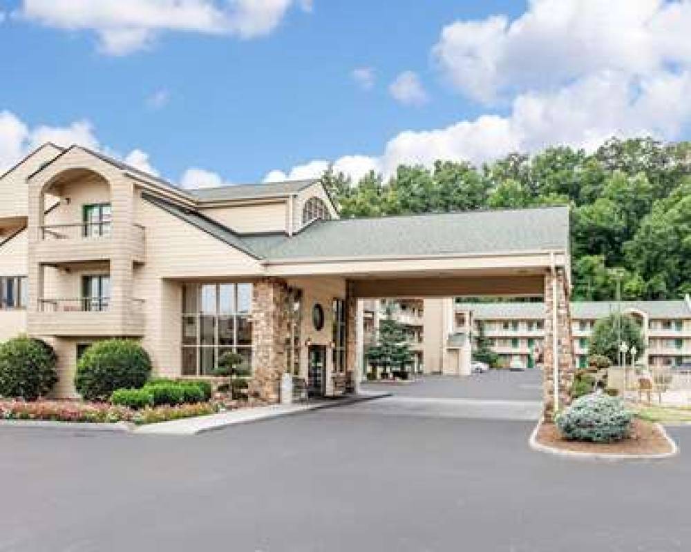 Quality Inn & Suites At Dollywood Lane 3