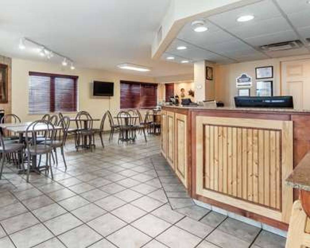 Quality Inn & Suites At Dollywood Lane 5