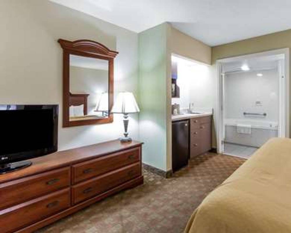 Quality Inn & Suites At Dollywood Lane 10