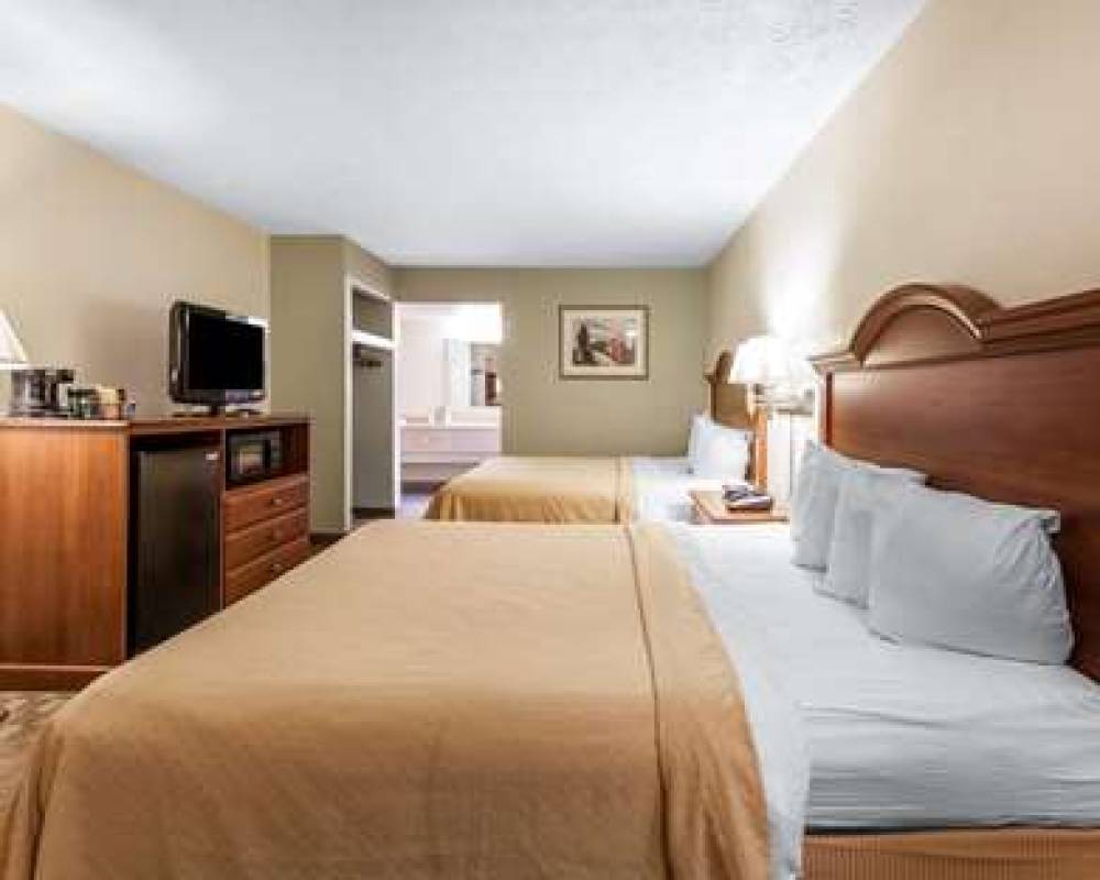 Quality Inn & Suites At Dollywood Lane 8