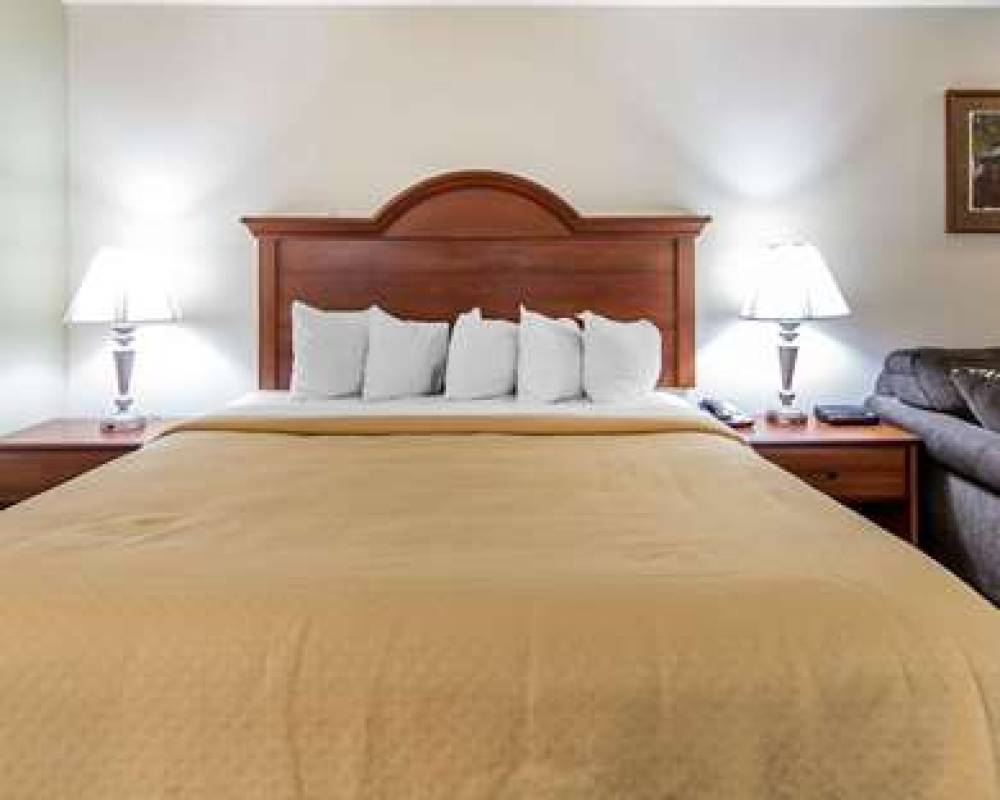 Quality Inn & Suites At Dollywood Lane 9