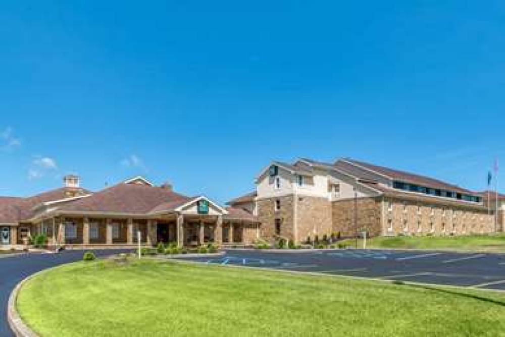 Quality Inn & Suites Bedford West 1