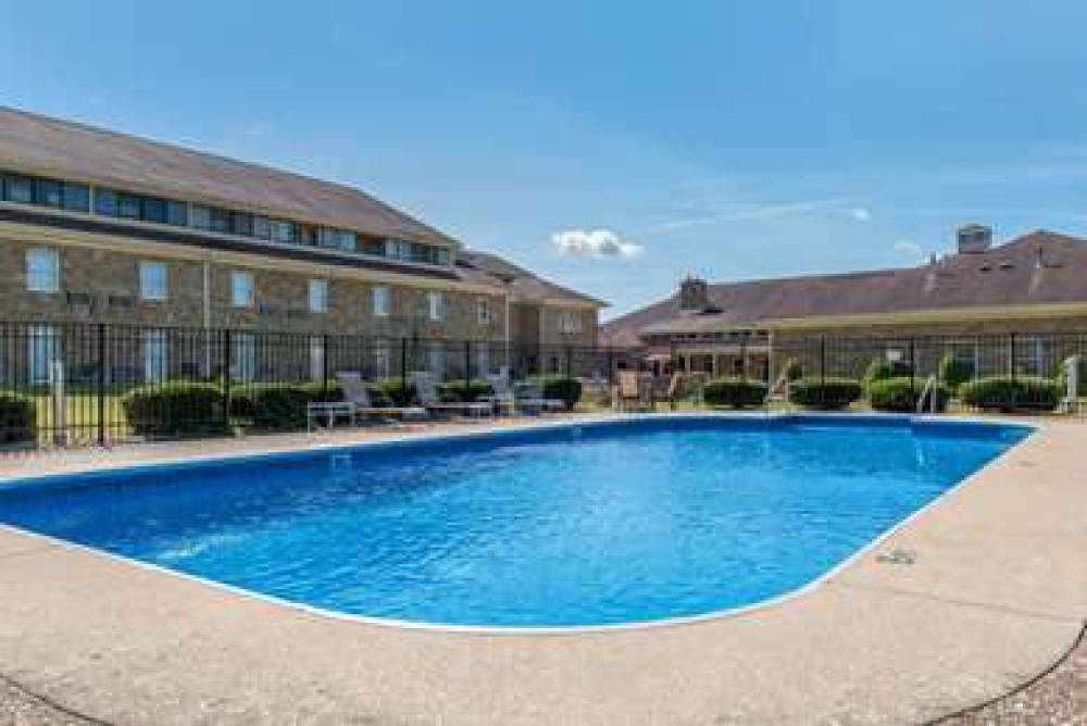 Quality Inn & Suites Bedford West 6