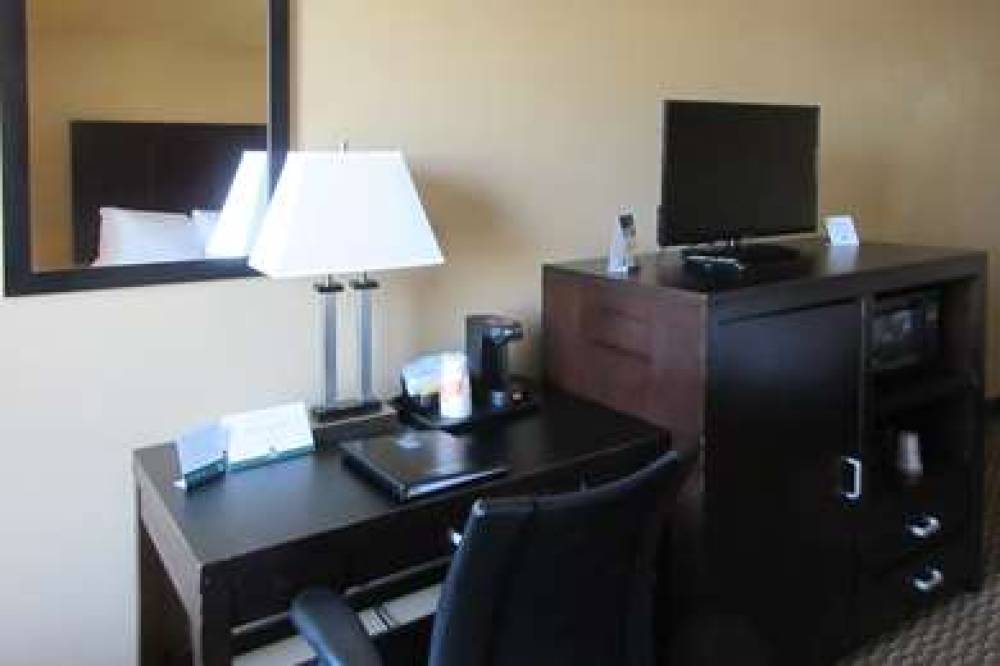 QUALITY INN & SUITES CINCINNATI 7