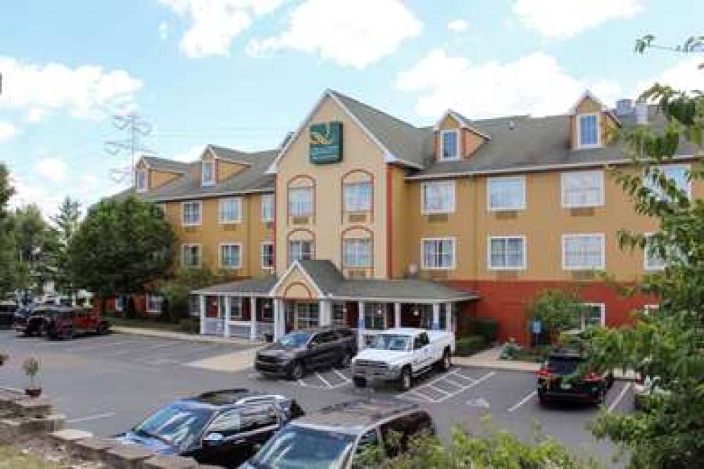 Quality Inn & Suites Cincinnati Sharonville 3