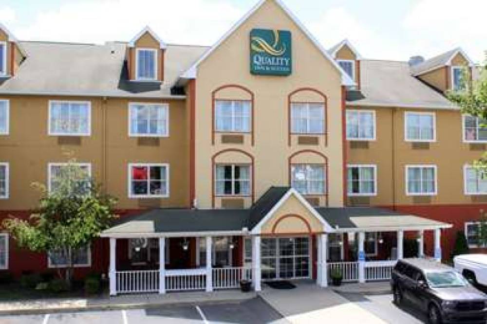 Quality Inn & Suites Cincinnati Sharonville 1