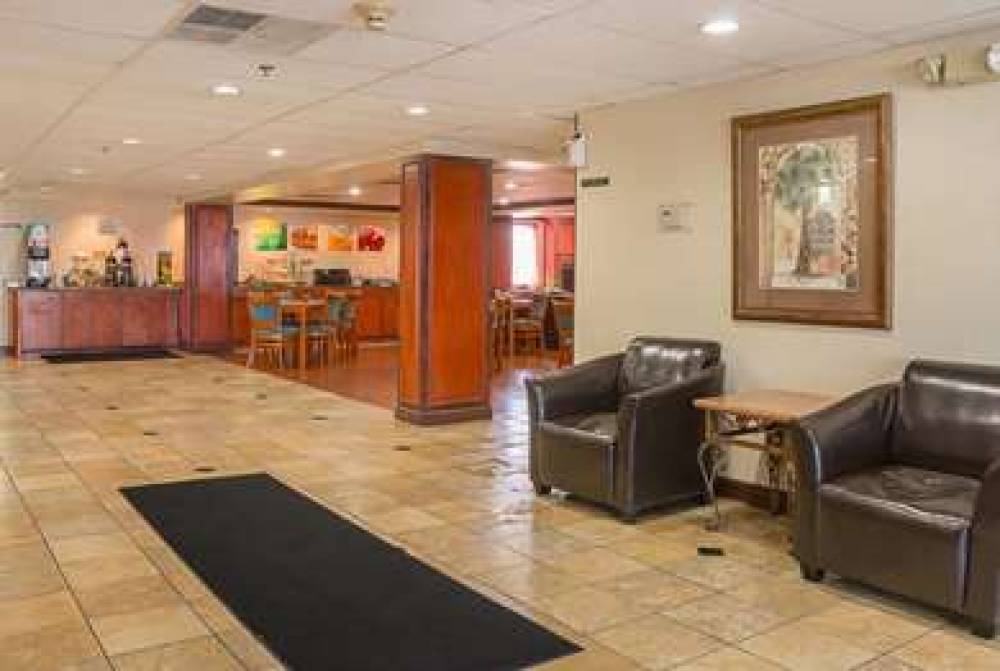 QUALITY INN & SUITES DETROIT METRO 5