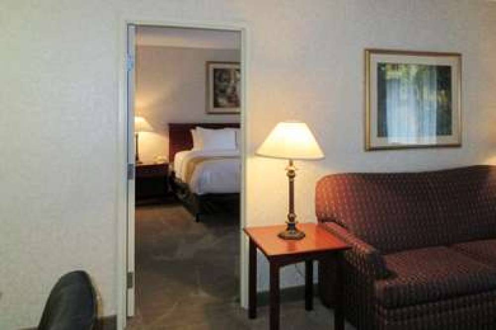 Quality Inn & Suites Downtown - University Area 5