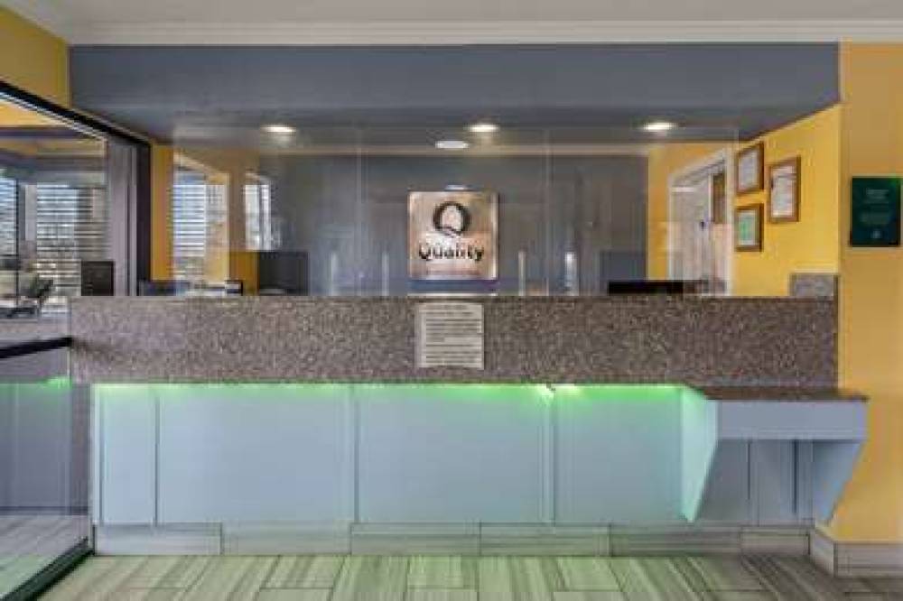 Quality Inn & Suites Dublin 6