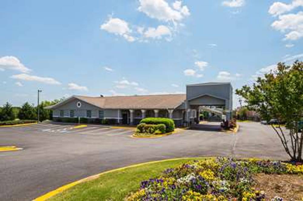 QUALITY INN & SUITES GREENVILLE - H 1